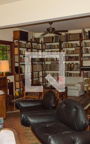 Casa de condomínio à venda com 500m², 5 quartos e 3 vagas Casa de condomínio à venda com 500m², 5 quartos e 3 vagasSala