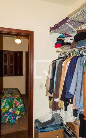 Casa de condomínio à venda com 500m², 5 quartos e 3 vagas Casa de condomínio à venda com 500m², 5 quartos e 3 vagasCloset do quarto 4