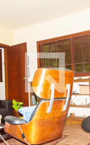 Casa de condomínio à venda com 500m², 5 quartos e 3 vagas Casa de condomínio à venda com 500m², 5 quartos e 3 vagasQuarto