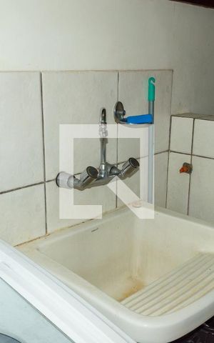 Casa de condomínio à venda com 500m², 5 quartos e 3 vagas Casa de condomínio à venda com 500m², 5 quartos e 3 vagasDetalhe da area de serviço