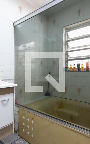 Casa à venda com 760m², 4 quartos e 2 vagas Casa à venda com 760m², 4 quartos e 2 vagasBanheiro