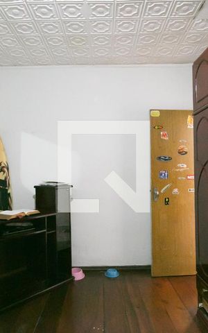 Casa à venda com 760m², 4 quartos e 2 vagas Casa à venda com 760m², 4 quartos e 2 vagasQuarto 4