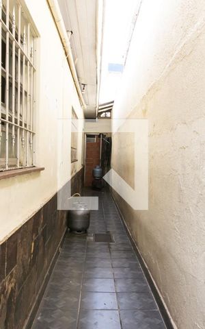 Casa à venda com 760m², 4 quartos e 2 vagas Casa à venda com 760m², 4 quartos e 2 vagasCorredor