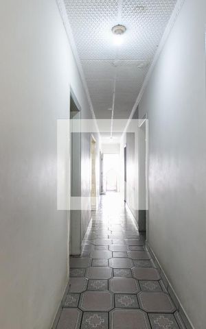 Casa à venda com 760m², 4 quartos e 2 vagas Casa à venda com 760m², 4 quartos e 2 vagasCorredor