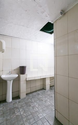 Casa à venda com 760m², 4 quartos e 2 vagas Casa à venda com 760m², 4 quartos e 2 vagasBanheiro do Salão de Festas