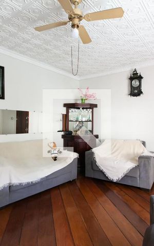 Casa à venda com 760m², 4 quartos e 2 vagas Casa à venda com 760m², 4 quartos e 2 vagasSala