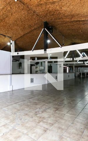 Casa à venda com 760m², 4 quartos e 2 vagas Casa à venda com 760m², 4 quartos e 2 vagasSalão de Festas