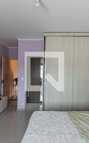 Casa à venda com 160m², 1 quarto e 2 vagas Casa à venda com 160m², 1 quarto e 2 vagasQuarto