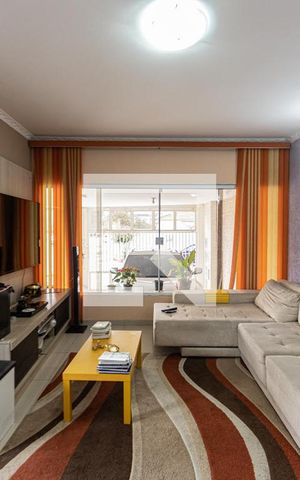 Casa à venda com 160m², 1 quarto e 2 vagas Casa à venda com 160m², 1 quarto e 2 vagasSala
