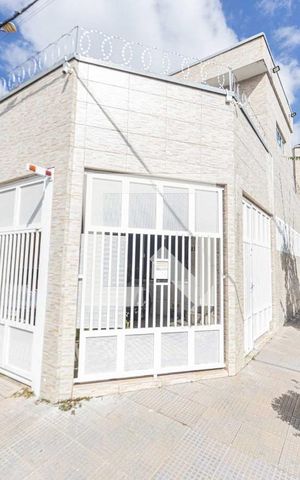 Casa à venda com 160m², 1 quarto e 2 vagas Casa à venda com 160m², 1 quarto e 2 vagasFachada