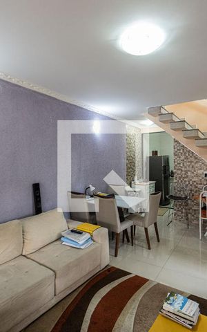 Casa à venda com 160m², 1 quarto e 2 vagas Casa à venda com 160m², 1 quarto e 2 vagasSala