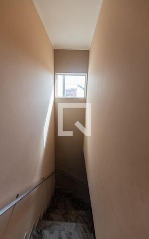 Casa à venda com 160m², 1 quarto e 2 vagas Casa à venda com 160m², 1 quarto e 2 vagasEscada