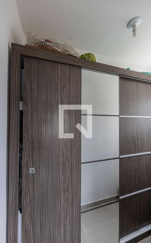Casa à venda com 160m², 1 quarto e 2 vagas Casa à venda com 160m², 1 quarto e 2 vagasCloset