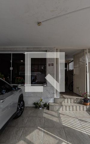 Casa à venda com 160m², 1 quarto e 2 vagas Casa à venda com 160m², 1 quarto e 2 vagasGaragem