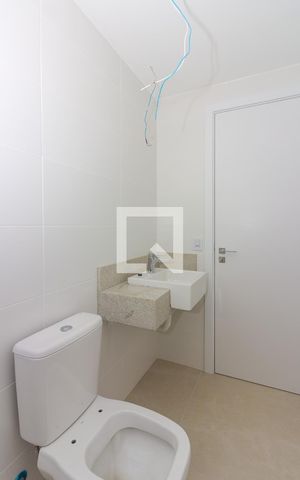 Apartamento à venda com 73m², 2 quartos e 2 vagas Apartamento à venda com 73m², 2 quartos e 2 vagasBanheiro da Suíte