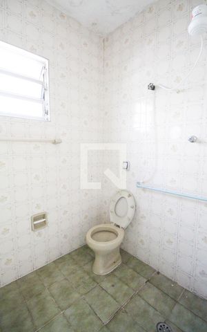Casa para alugar com 80m², 2 quartos e 1 vaga Casa para alugar com 80m², 2 quartos e 1 vagaBanheiro