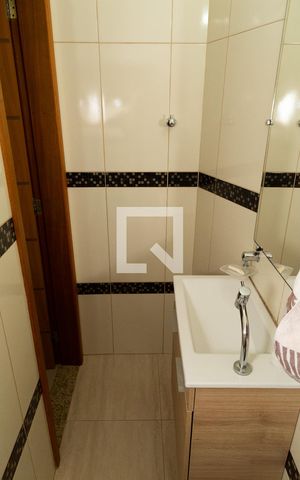 Casa à venda com 450m², 6 quartos e 2 vagas Casa à venda com 450m², 6 quartos e 2 vagasBanheiro 1