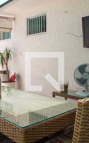 Casa à venda com 360m², 4 quartos e 6 vagas Casa à venda com 360m², 4 quartos e 6 vagasChurrasqueira