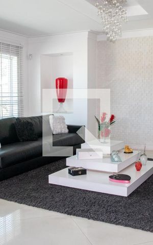 Casa à venda com 360m², 4 quartos e 6 vagas Casa à venda com 360m², 4 quartos e 6 vagasSala 1