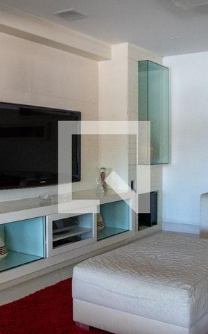 Casa à venda com 360m², 4 quartos e 6 vagas Casa à venda com 360m², 4 quartos e 6 vagasSala 2
