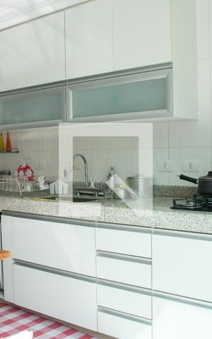 Casa à venda com 360m², 4 quartos e 6 vagas Casa à venda com 360m², 4 quartos e 6 vagasCozinha