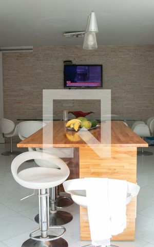 Casa à venda com 360m², 4 quartos e 6 vagas Casa à venda com 360m², 4 quartos e 6 vagasCozinha