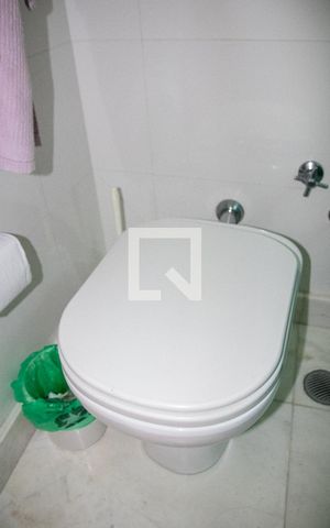Casa à venda com 360m², 4 quartos e 6 vagas Casa à venda com 360m², 4 quartos e 6 vagasBanheiro do Quarto 3