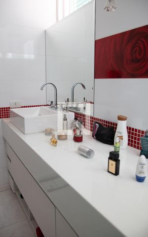Casa à venda com 360m², 4 quartos e 6 vagas Casa à venda com 360m², 4 quartos e 6 vagasBanheiro do Quarto 2