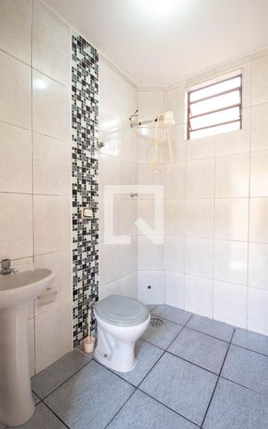 Casa à venda com 200m², 3 quartos e 3 vagas Casa à venda com 200m², 3 quartos e 3 vagasBanheiro de Serviço