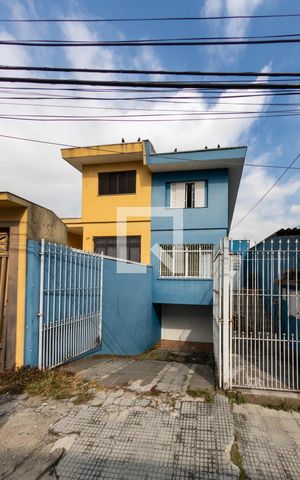 Casa à venda com 190m², 4 quartos e 3 vagas Casa à venda com 190m², 4 quartos e 3 vagasFachada
