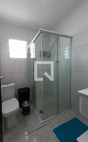 Casa à venda com 190m², 4 quartos e 3 vagas Casa à venda com 190m², 4 quartos e 3 vagasBanheiro
