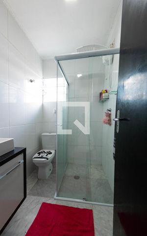 Casa à venda com 190m², 4 quartos e 3 vagas Casa à venda com 190m², 4 quartos e 3 vagasBanheiro