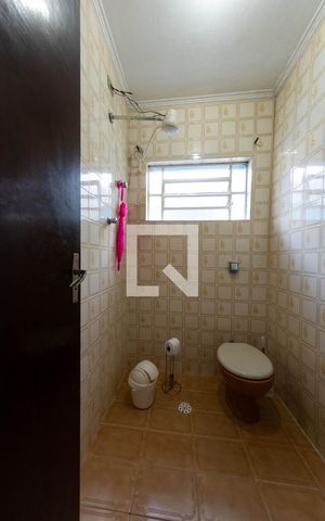 Casa à venda com 190m², 4 quartos e 3 vagas Casa à venda com 190m², 4 quartos e 3 vagasBanheiro