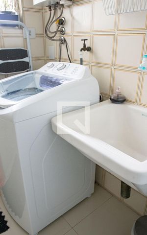 Apartamento à venda com 64m², 2 quartos e 1 vagaÁrea de Serviço