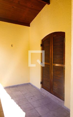 Casa para alugar com 300m², 4 quartos e 4 vagas Casa para alugar com 300m², 4 quartos e 4 vagasVaranda