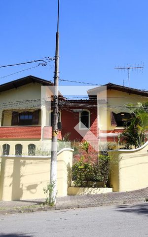 Casa para alugar com 300m², 4 quartos e 4 vagas Casa para alugar com 300m², 4 quartos e 4 vagasFachada