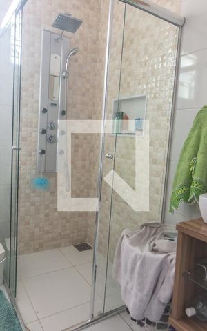 Casa à venda com 143m², 2 quartos e 2 vagas Casa à venda com 143m², 2 quartos e 2 vagasBanheiro social