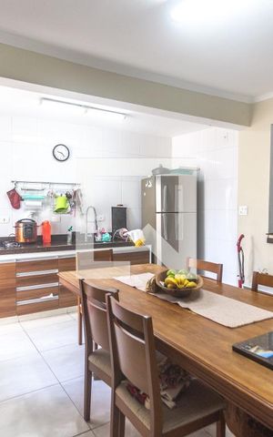 Casa à venda com 143m², 2 quartos e 2 vagas Casa à venda com 143m², 2 quartos e 2 vagasCozinha