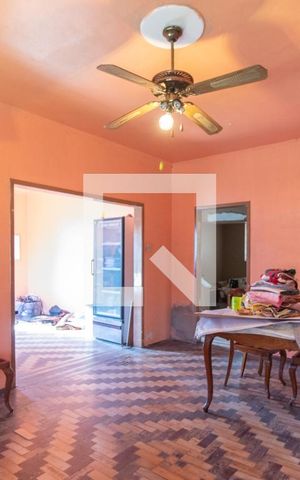 Casa à venda com 300m², 5 quartos e 1 vaga Casa à venda com 300m², 5 quartos e 1 vagaSala