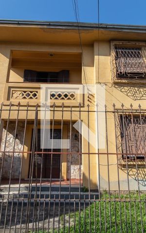 Casa à venda com 300m², 5 quartos e 1 vaga Casa à venda com 300m², 5 quartos e 1 vagaFachada