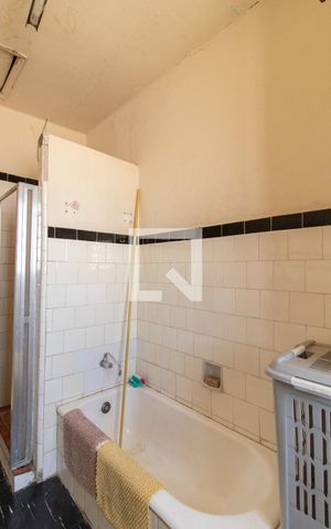 Casa à venda com 300m², 5 quartos e 1 vaga Casa à venda com 300m², 5 quartos e 1 vagaBanheiro