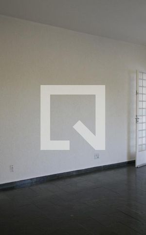 Casa para alugar com 191m², 6 quartos e 4 vagasSala