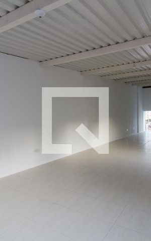 Casa para alugar com 177m², 2 quartos e 2 vagas Casa para alugar com 177m², 2 quartos e 2 vagasÁrea comum - Salão de festas