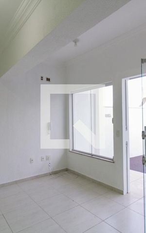 Casa para alugar com 177m², 2 quartos e 2 vagas Casa para alugar com 177m², 2 quartos e 2 vagasSala