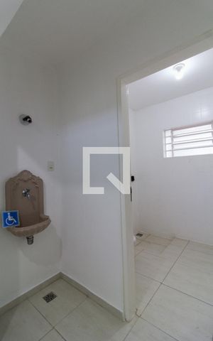 Casa para alugar com 177m², 2 quartos e 2 vagas Casa para alugar com 177m², 2 quartos e 2 vagasBanheiro