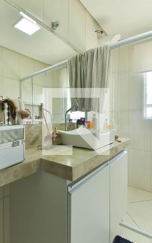Casa de condomínio para alugar com 250m², 4 quartos e 2 vagas Casa de condomínio para alugar com 250m², 4 quartos e 2 vagasSuíte 1 - Banheiro