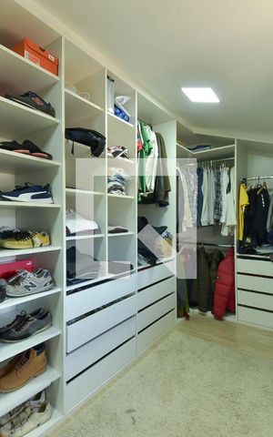 Casa de condomínio para alugar com 250m², 4 quartos e 2 vagas Casa de condomínio para alugar com 250m², 4 quartos e 2 vagasSuíte 4 - Closet