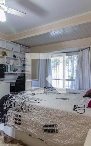 Casa à venda com 350m², 3 quartos e sem vaga Casa à venda com 350m², 3 quartos e sem vagaQuarto