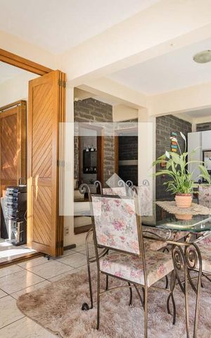 Casa à venda com 350m², 3 quartos e sem vaga Casa à venda com 350m², 3 quartos e sem vagaÁrea comum