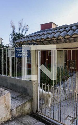 Casa à venda com 350m², 3 quartos e sem vaga Casa à venda com 350m², 3 quartos e sem vagaFachada
